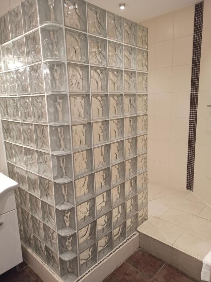 Logis Hotel Le Prince Noir Serignac-sur-Garonne ภายนอก รูปภาพ