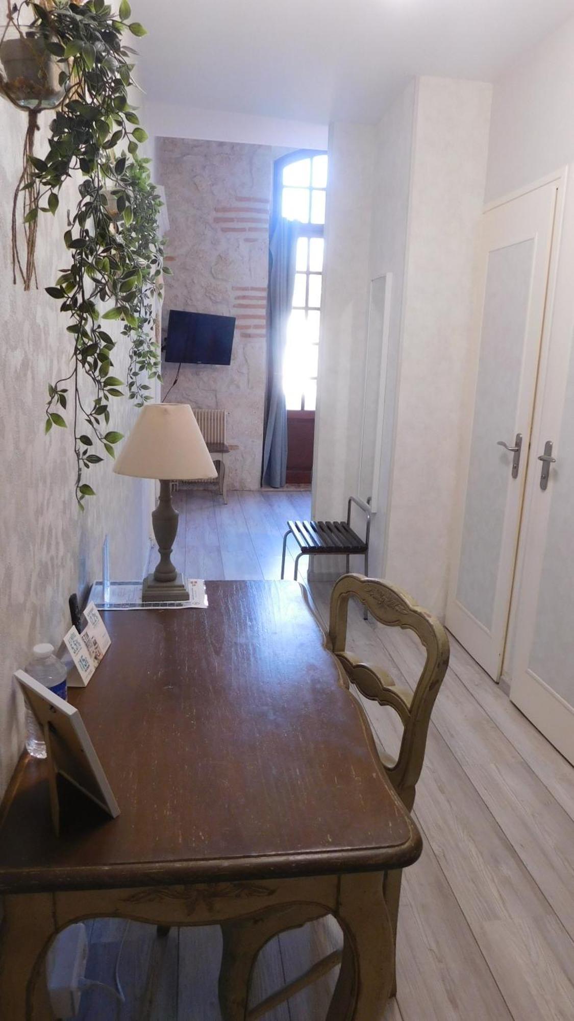 Logis Hotel Le Prince Noir Serignac-sur-Garonne ภายนอก รูปภาพ