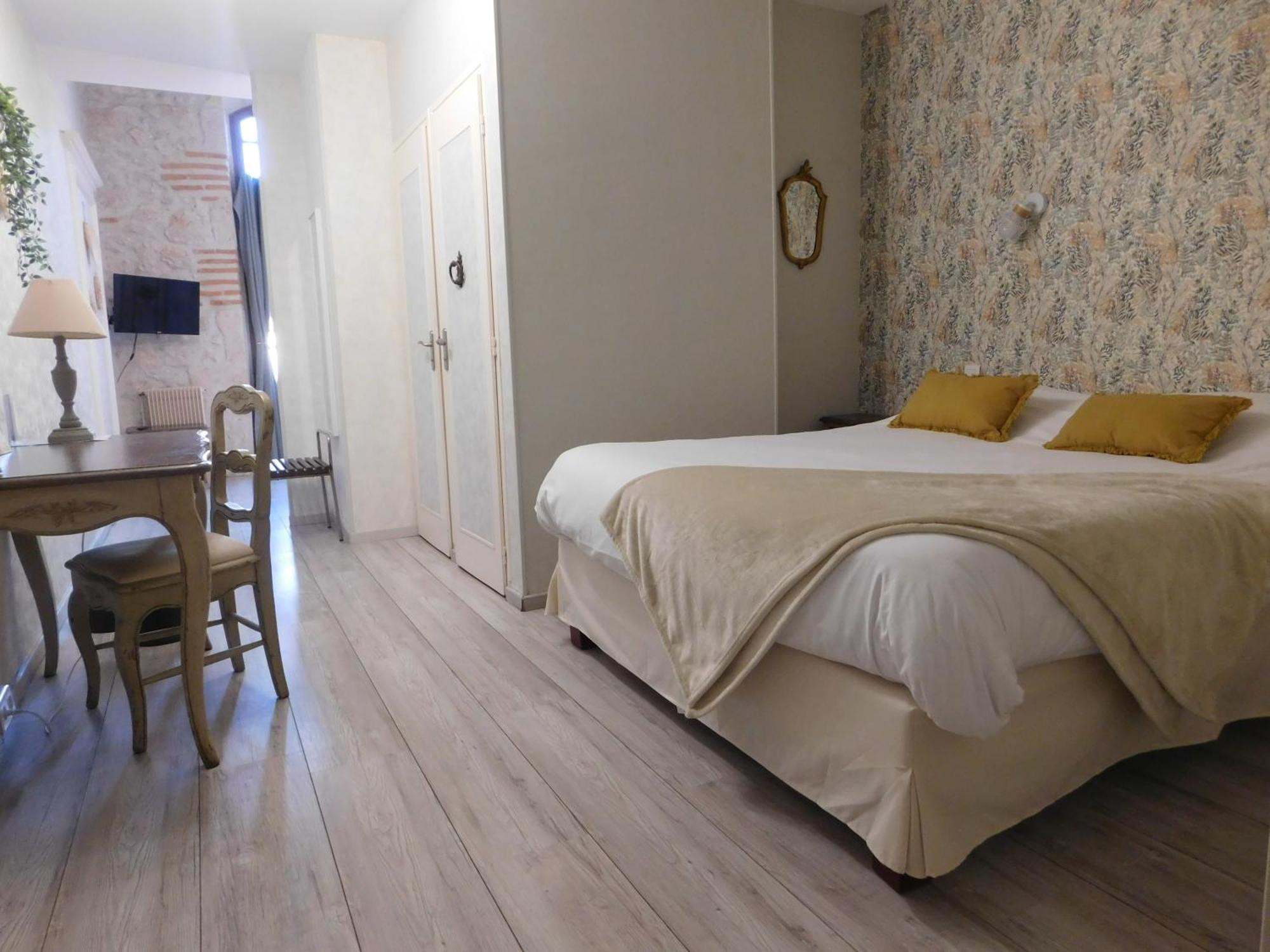 Logis Hotel Le Prince Noir Serignac-sur-Garonne ภายนอก รูปภาพ