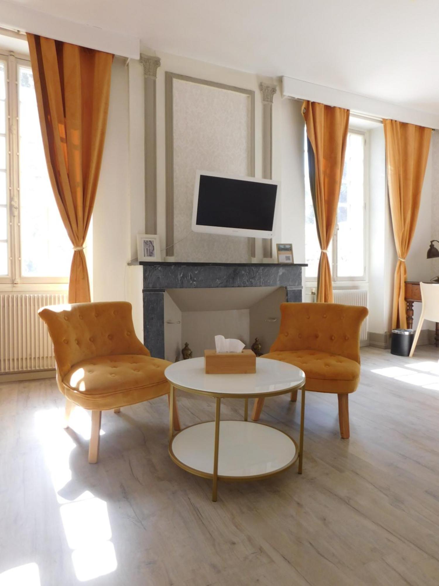 Logis Hotel Le Prince Noir Serignac-sur-Garonne ภายนอก รูปภาพ