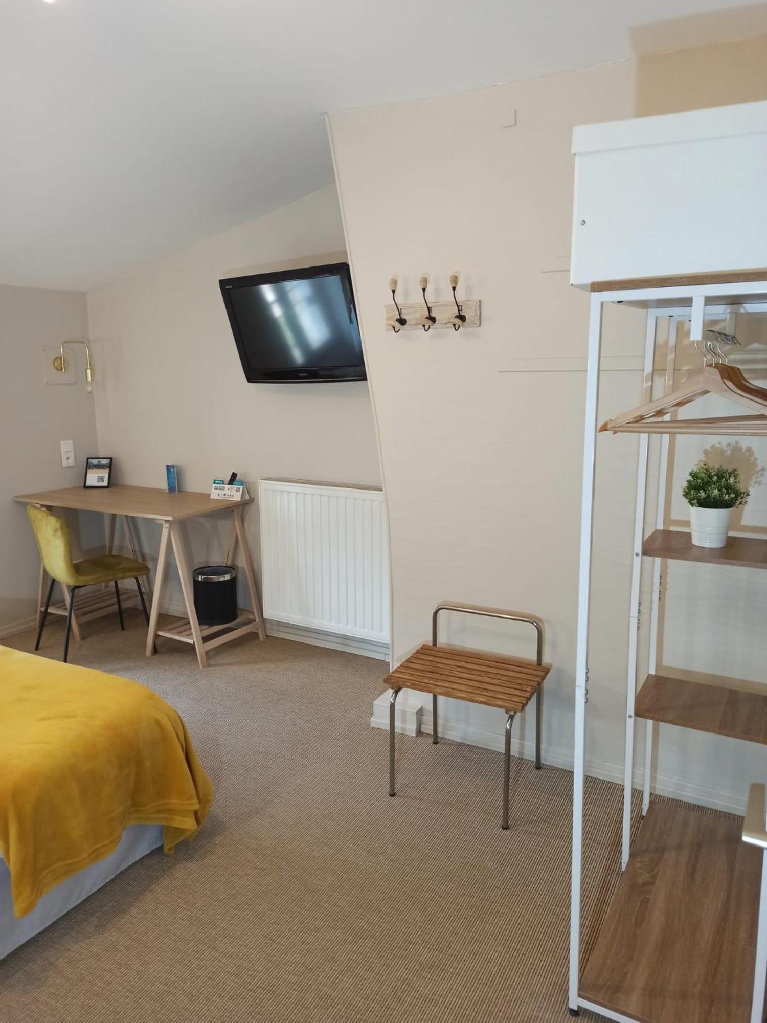 Logis Hotel Le Prince Noir Serignac-sur-Garonne ภายนอก รูปภาพ