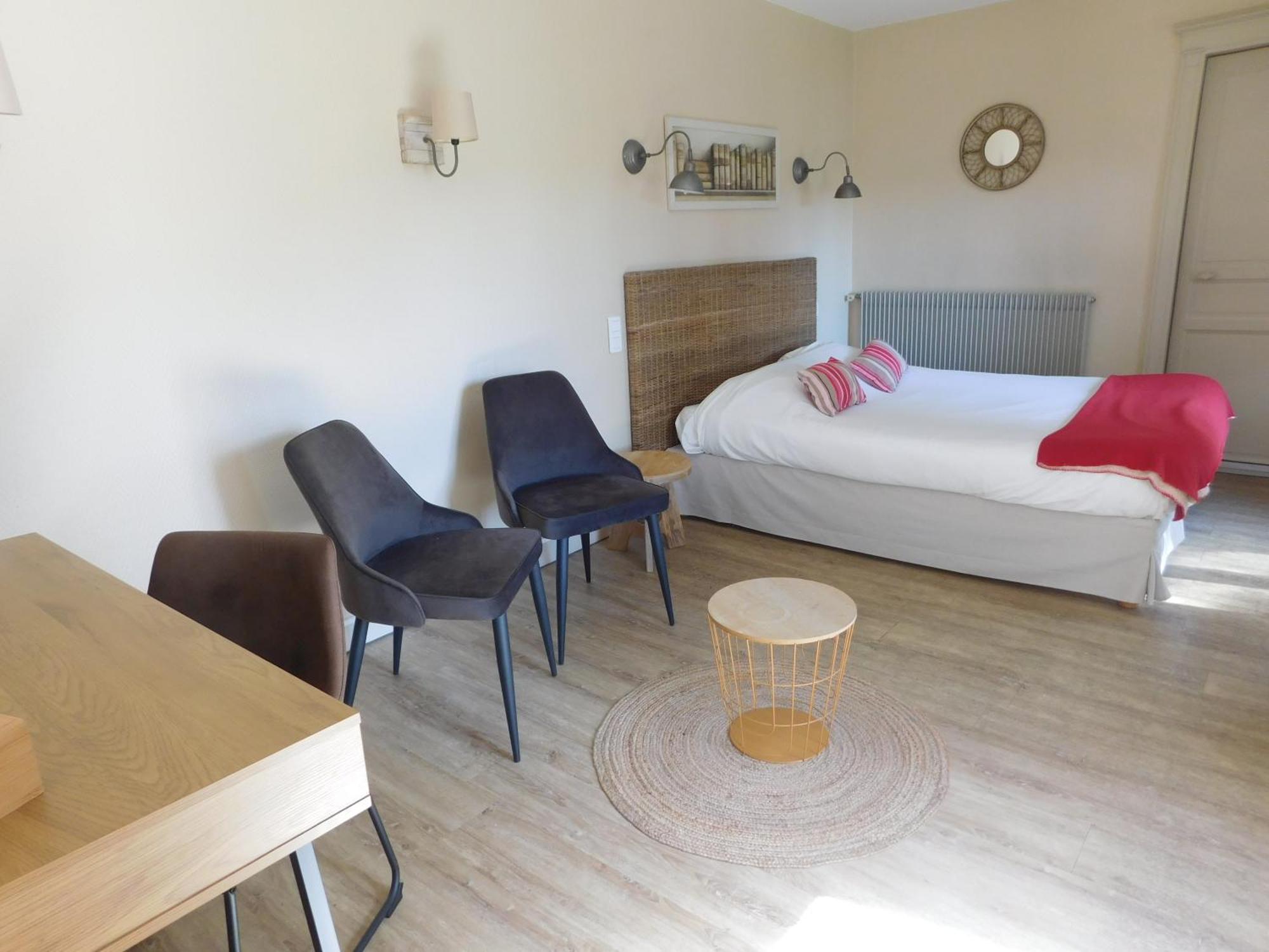 Logis Hotel Le Prince Noir Serignac-sur-Garonne ภายนอก รูปภาพ