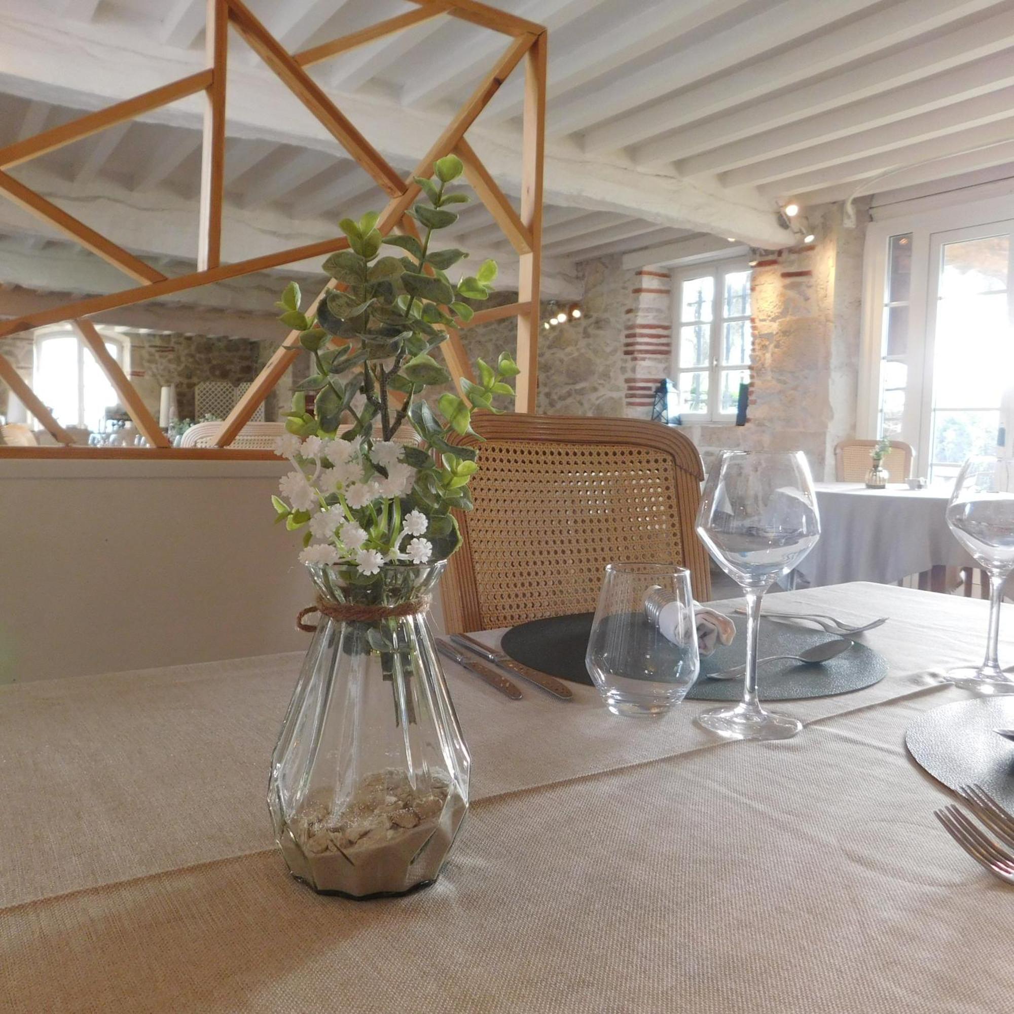 Logis Hotel Le Prince Noir Serignac-sur-Garonne ภายนอก รูปภาพ