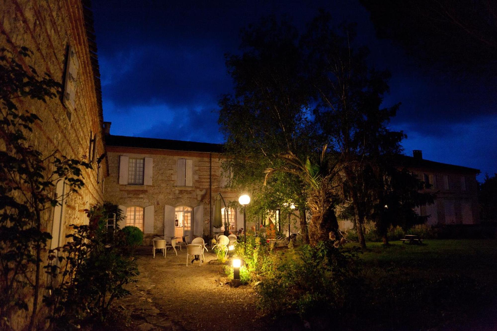 Logis Hotel Le Prince Noir Serignac-sur-Garonne ภายนอก รูปภาพ