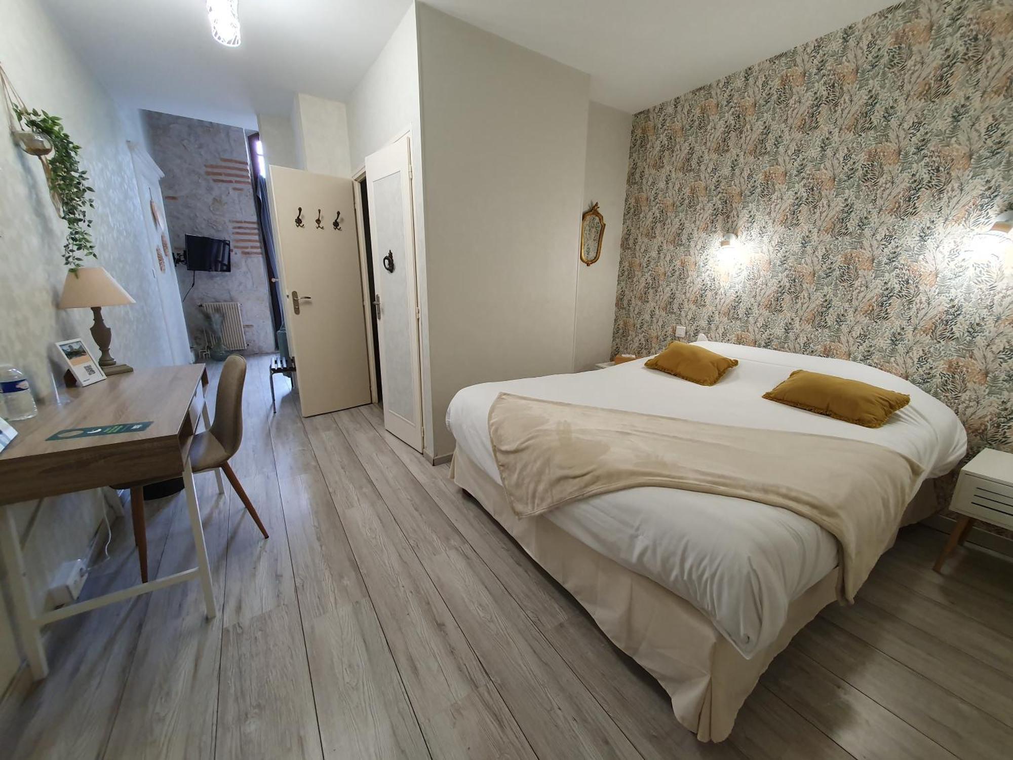 Logis Hotel Le Prince Noir Serignac-sur-Garonne ภายนอก รูปภาพ