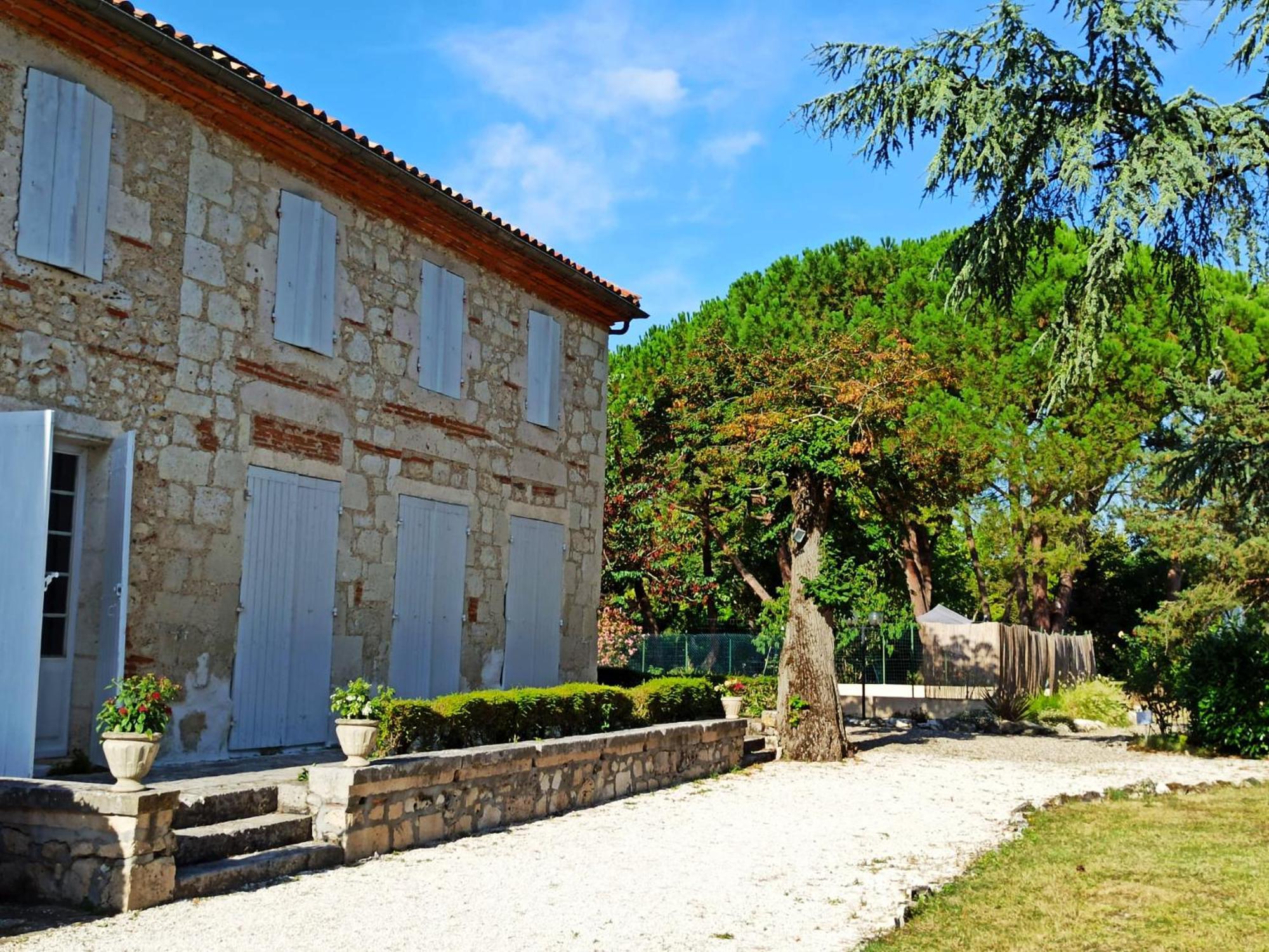 Logis Hotel Le Prince Noir Serignac-sur-Garonne ภายนอก รูปภาพ