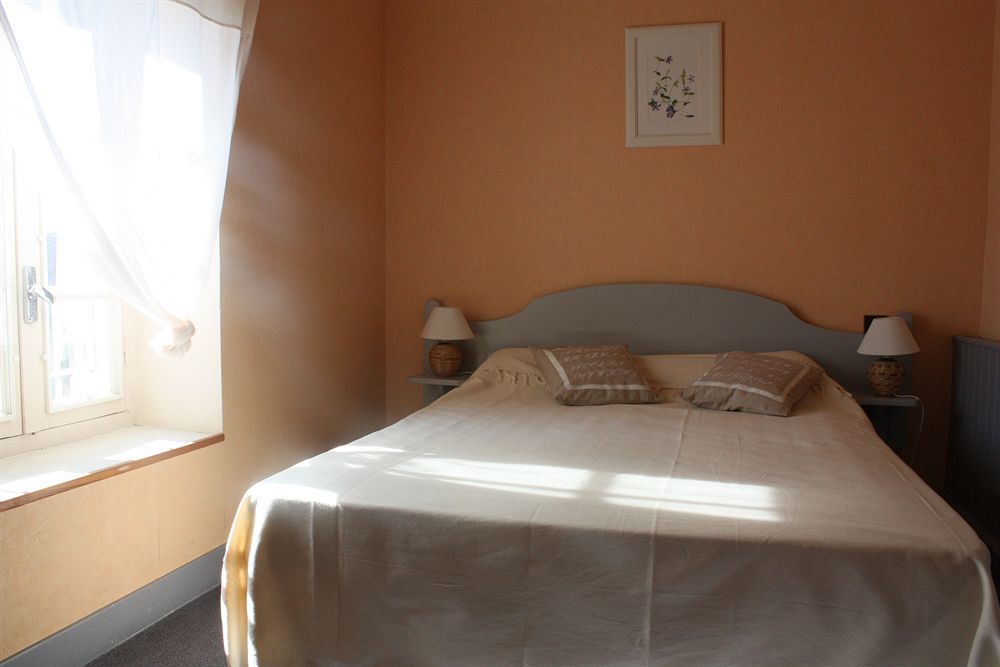 Logis Hotel Le Prince Noir Serignac-sur-Garonne ภายนอก รูปภาพ