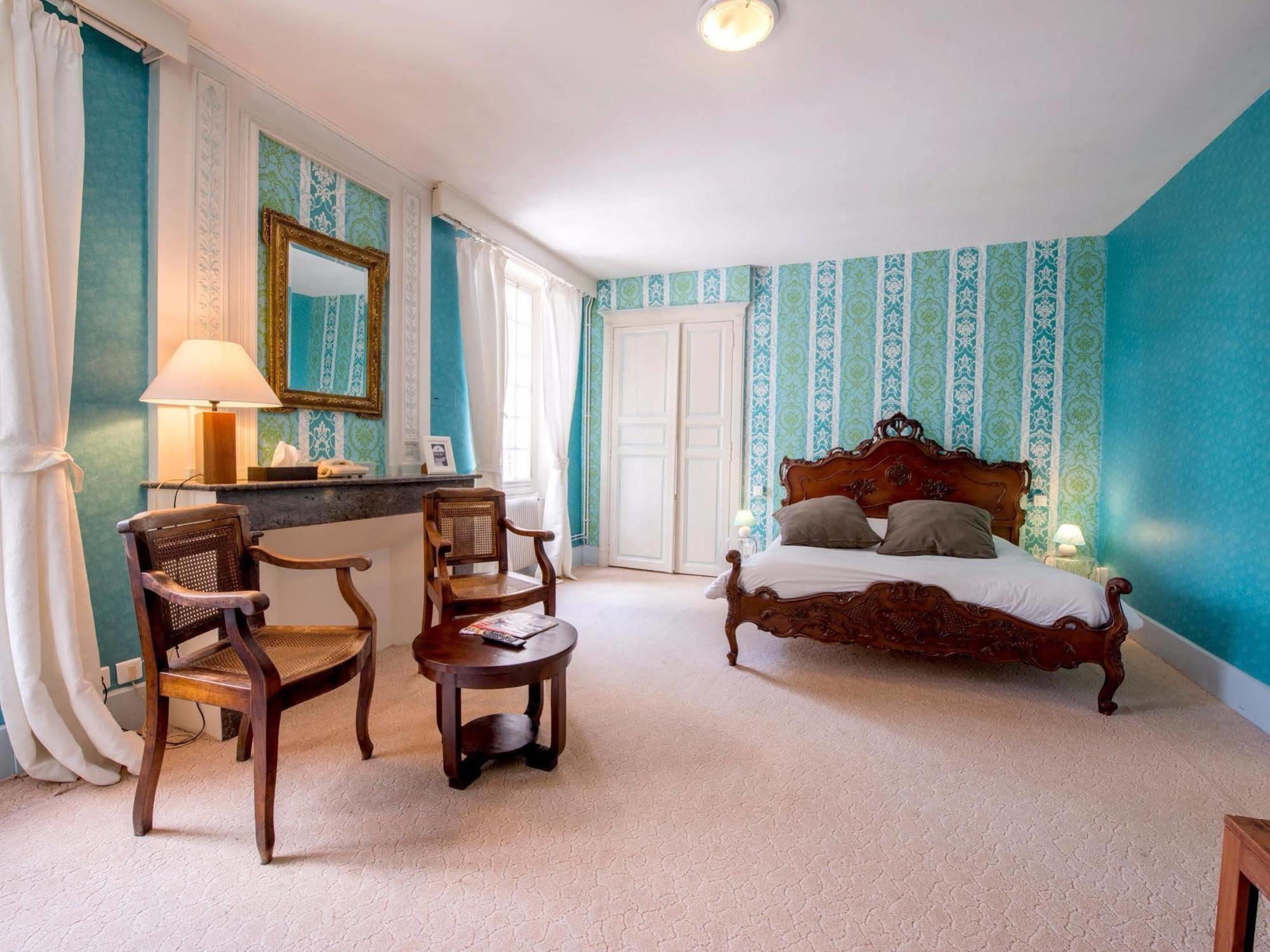 Logis Hotel Le Prince Noir Serignac-sur-Garonne ภายนอก รูปภาพ